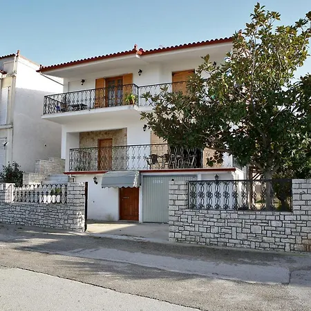 Апартаменты Litsa's House *
